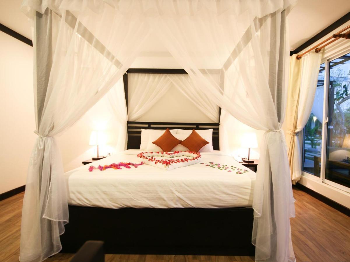 Twin Palms Resort Sihanoukville Esterno foto