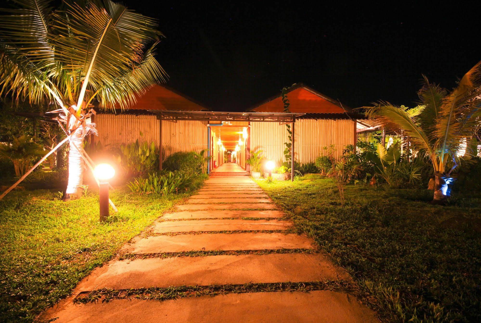 Twin Palms Resort Sihanoukville Esterno foto