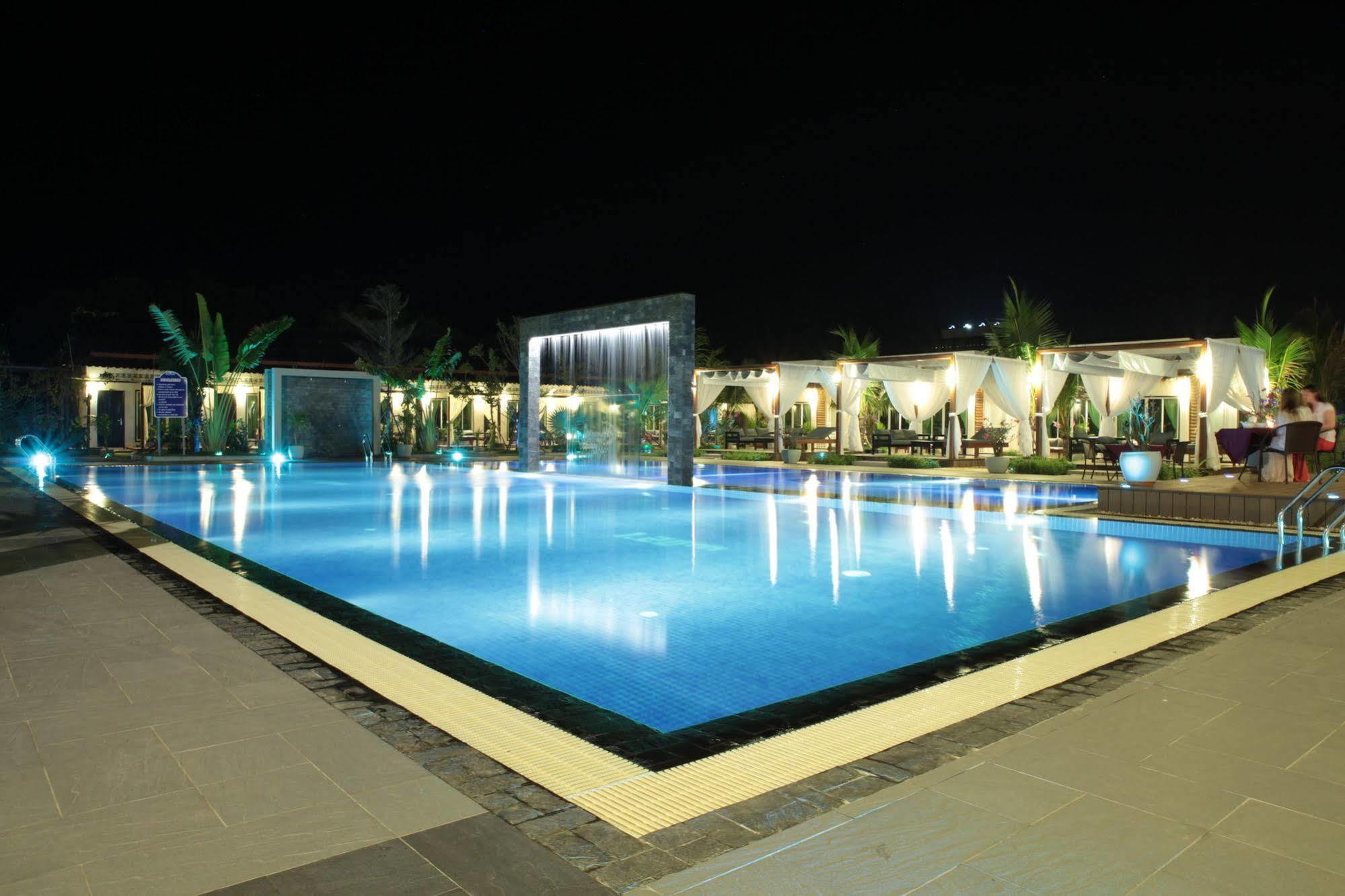 Twin Palms Resort Sihanoukville Esterno foto