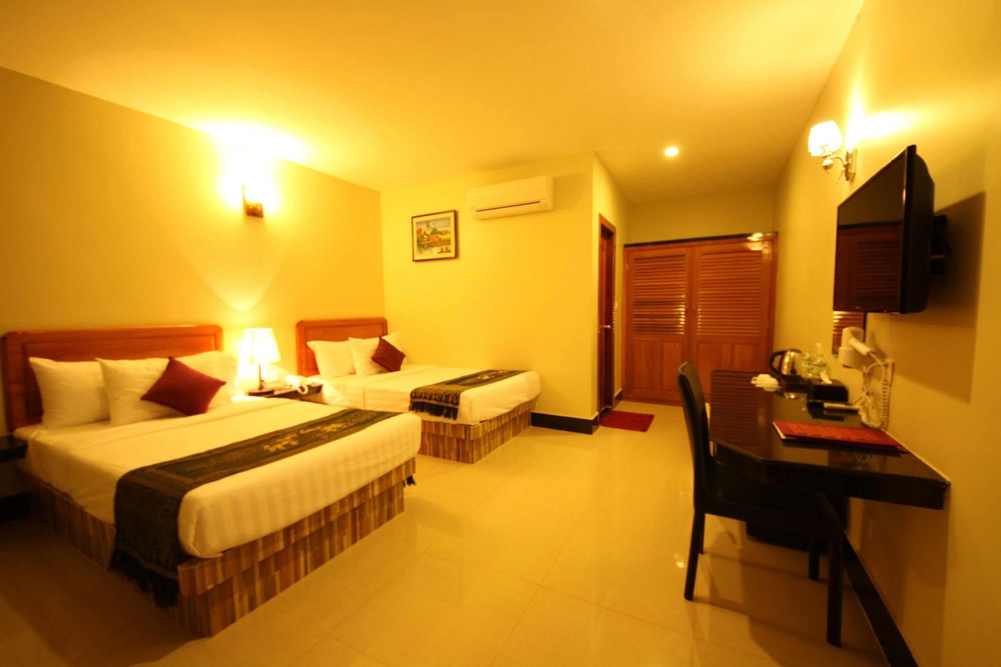 Twin Palms Resort Sihanoukville Esterno foto